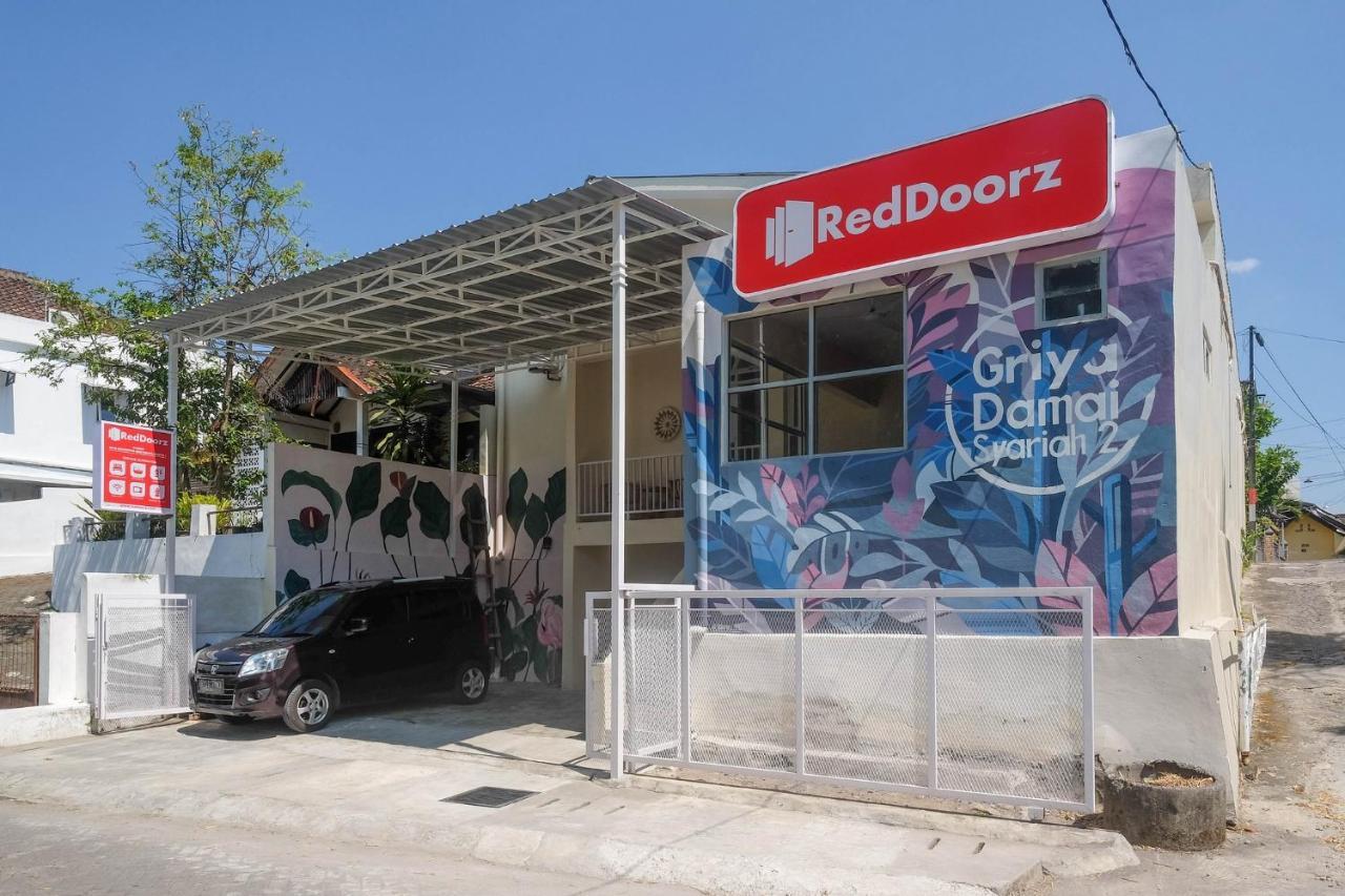 Reddoorz Syariah Near Universitas Mercu Buana Kampus 2 Yogyakarta Kejayan Exterior photo